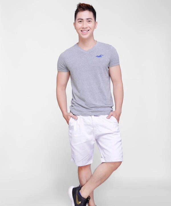 áo đồng phục công ty cổ tròn và quần short