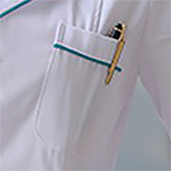 Túi áo ngục trên áo Blue - đồng phục bác sĩ, nơi để những vật dụng cần thiết
